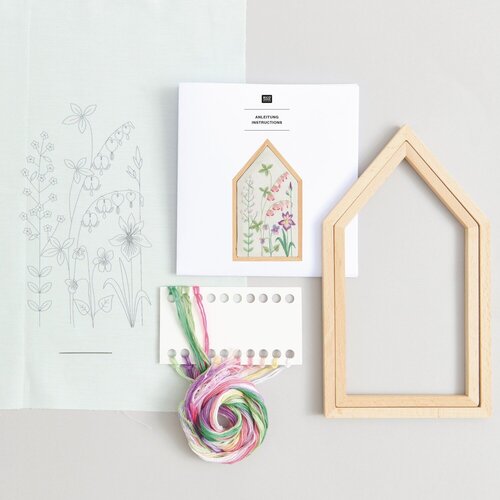 Rico Design Borduurpakket  Vrij Borduren - Lenteweide (inclusief huisje)