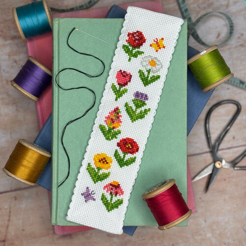The Crafty Kit Company Borduurpakket Bookmark Cottage Garden - The Crafty Kit Company