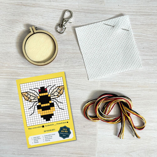 The Crafty Kit Company Borduurpakket Matchbox Love the Earth, Love the Bees - The Crafty Kit Company