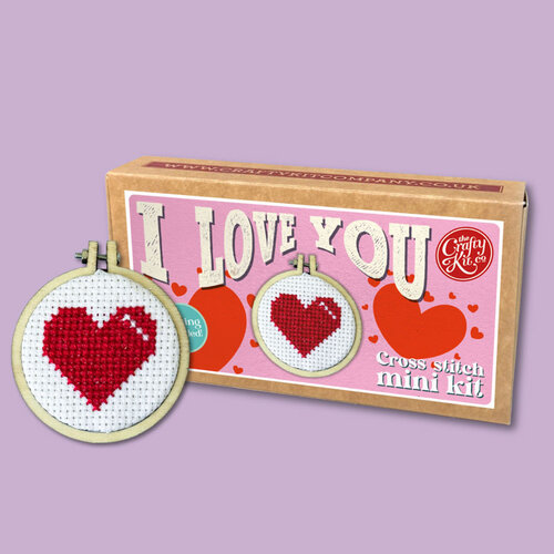 The Crafty Kit Company Borduurpakket Matchbox I Love You - The Crafty Kit Company