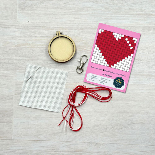 The Crafty Kit Company Borduurpakket Matchbox I Love You - The Crafty Kit Company