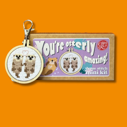 The Crafty Kit Company Borduurpakket Matchbox You're Otterly Amazing! - The Crafty Kit Company