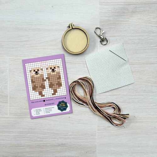 The Crafty Kit Company Borduurpakket Matchbox You're Otterly Amazing! - The Crafty Kit Company