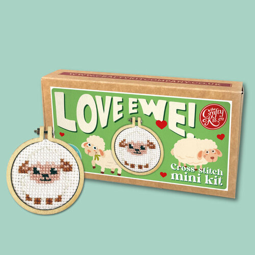 The Crafty Kit Company Borduurpakket Matchbox Love Ewe! - The Crafty Kit Company The Crafty Kit Company Borduurpakket Matchbox Love Ewe! - The Crafty Kit Company