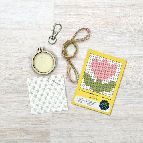 The Crafty Kit Company Borduurpakket Matchbox You Are Blooming Lovely! (Tulip) - The Crafty Kit Company The Crafty Kit Company Borduurpakket Matchbox You Are Blooming Lovely! (Tulip) - The Crafty Kit Company
