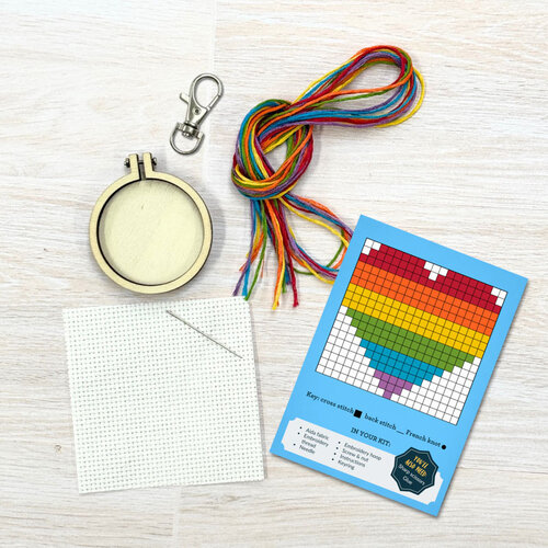 The Crafty Kit Company Borduurpakket Matchbox No Labels, Just Love! - The Crafty Kit Company The Crafty Kit Company Borduurpakket Matchbox No Labels, Just Love! - The Crafty Kit Company