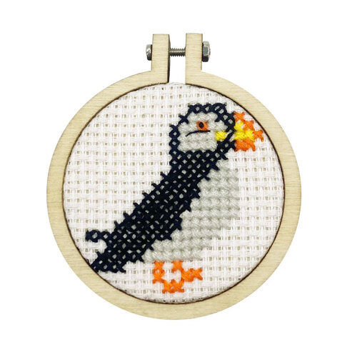 The Crafty Kit Company Borduurpakket Matchbox I Puffin Love You! - The Crafty Kit Company The Crafty Kit Company Borduurpakket Matchbox I Puffin Love You! - The Crafty Kit Company
