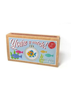 The Crafty Kit Company Borduurpakket Matchbox You're a Catch (Fish) - The Crafty Kit Company