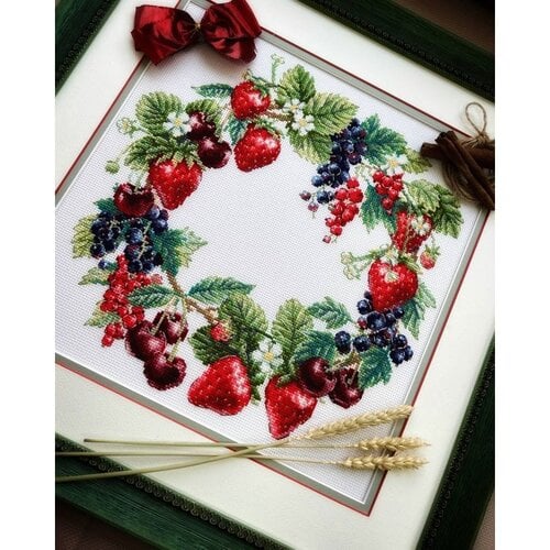 RIOLIS Borduurpakket Wreath with Berries - RIOLIS RIOLIS Borduurpakket Wreath with Berries - RIOLIS