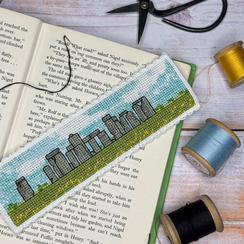 The Crafty Kit Company Borduurpakket Bookmark - Stonehenge - The Crafty Kit Company The Crafty Kit Company Borduurpakket Bookmark - Stonehenge - The Crafty Kit Company