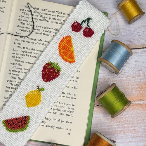 The Crafty Kit Company Borduurpakket Bookmark - Summer Fruits - The Crafty Kit Company The Crafty Kit Company Borduurpakket Bookmark - Summer Fruits - The Crafty Kit Company