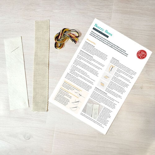 The Crafty Kit Company Borduurpakket Bookmark - Buzzy Bees - The Crafty Kit Company The Crafty Kit Company Borduurpakket Bookmark - Buzzy Bees - The Crafty Kit Company