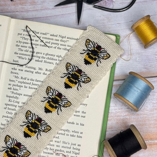 The Crafty Kit Company Borduurpakket Bookmark - Buzzy Bees - The Crafty Kit Company The Crafty Kit Company Borduurpakket Bookmark - Buzzy Bees - The Crafty Kit Company