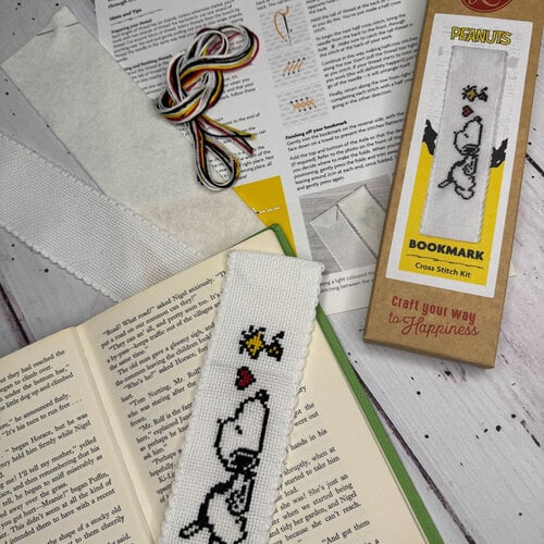 The Crafty Kit Company Borduurpakket Bookmark - Snoopy - The Crafty Kit Company The Crafty Kit Company Borduurpakket Bookmark - Snoopy - The Crafty Kit Company