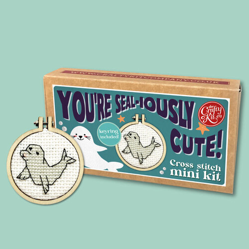 The Crafty Kit Company Borduurpakket Matchbox - You're Seal-iously cute! - The Crafty Kit Company The Crafty Kit Company Borduurpakket Matchbox - You're Seal-iously cute! - The Crafty Kit Company