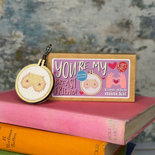 The Crafty Kit Company Borduurpakket Matchbox - You're my Breast Friend! - The Crafty Kit Company