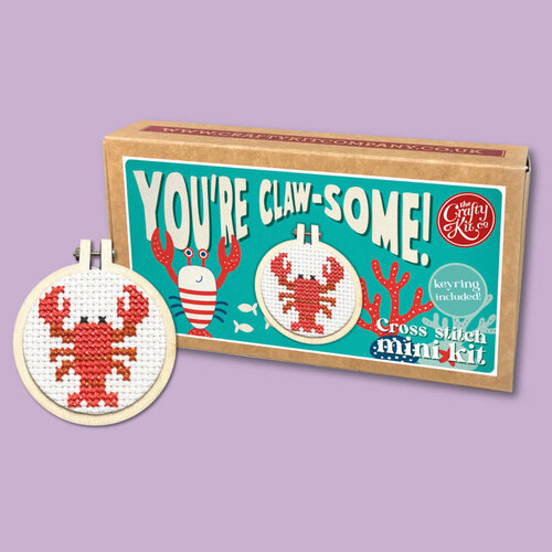 The Crafty Kit Company Borduurpakket Matchbox - You're Claw-some! - The Crafty Kit Company
