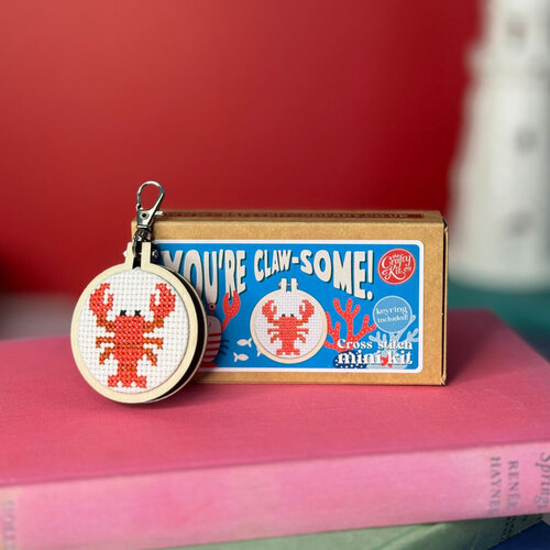 The Crafty Kit Company Borduurpakket Matchbox - You're Claw-some! - The Crafty Kit Company