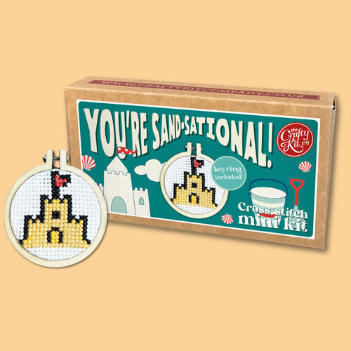 The Crafty Kit Company Borduurpakket Matchbox - You're Sand-sational! - The Crafty Kit Company The Crafty Kit Company Borduurpakket Matchbox - You're Sand-sational! - The Crafty Kit Company