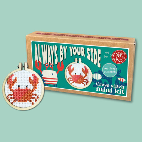 The Crafty Kit Company Borduurpakket Matchbox - Always by your Side - The Crafty Kit Company The Crafty Kit Company Borduurpakket Matchbox - Always by your Side - The Crafty Kit Company