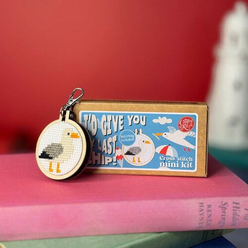 The Crafty Kit Company Borduurpakket Matchbox - I'd Give You My Last Chip! - The Crafty Kit Company The Crafty Kit Company Borduurpakket Matchbox - I'd Give You My Last Chip! - The Crafty Kit Company