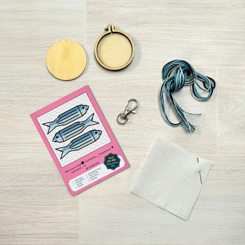 The Crafty Kit Company Borduurpakket Matchbox - Packed with Love! - The Crafty Kit Company The Crafty Kit Company Borduurpakket Matchbox - Packed with Love! - The Crafty Kit Company