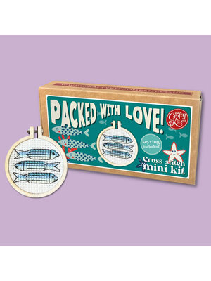 The Crafty Kit Company Borduurpakket Matchbox - Packed with Love! - The Crafty Kit Company The Crafty Kit Company Borduurpakket Matchbox - Packed with Love! - The Crafty Kit Company