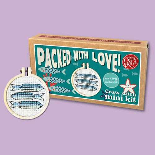 The Crafty Kit Company Borduurpakket Matchbox - Packed with Love! - The Crafty Kit Company The Crafty Kit Company Borduurpakket Matchbox - Packed with Love! - The Crafty Kit Company