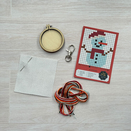 The Crafty Kit Company Borduurpakket Matchbox Ice to Meet You, Frosty! - The Crafty Kit Company The Crafty Kit Company Borduurpakket Matchbox Ice to Meet You, Frosty! - The Crafty Kit Company