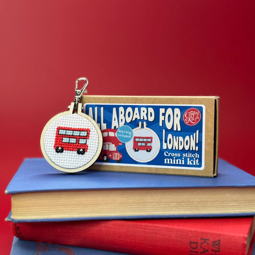 The Crafty Kit Company - Borduurpakket Matchbox - All Aboard for London! - The Crafty Company The Crafty Kit Company - Borduurpakket Matchbox - All Aboard for London! - The Crafty Company