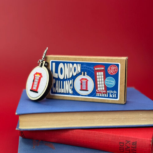 The Crafty Kit Company - Borduurpakket Matchbox - London Calling! - The Crafty Company The Crafty Kit Company - Borduurpakket Matchbox - London Calling! - The Crafty Company