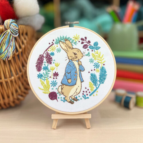 The Crafty Kit Company - Vrij borduren pakket - Peter Rabbit Plans his Next Adventure - The Crafty Kit Company The Crafty Kit Company - Vrij borduren pakket - Peter Rabbit Plans his Next Adventure - The Crafty Kit Company