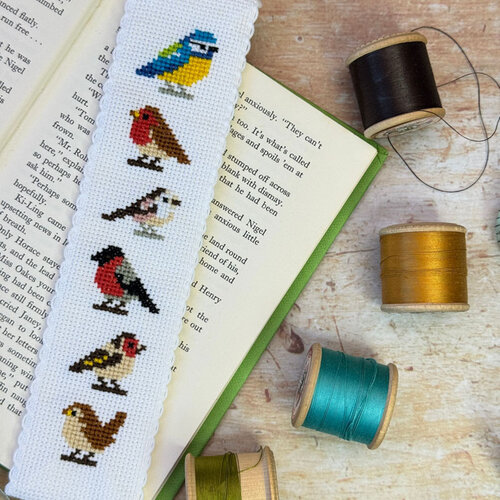 The Crafty Kit Company - Borduurpakket Boekenlegger- Garden Birds - The Crafty Company The Crafty Kit Company - Borduurpakket Boekenlegger- Garden Birds - The Crafty Company
