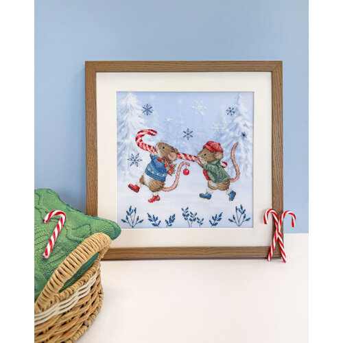 Bothy Threads Borduurpakket Sarah Summers - Candy Cane Capers - Bothy Threads Bothy Threads Borduurpakket Sarah Summers - Candy Cane Capers - Bothy Threads