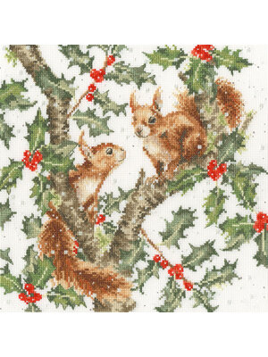Bothy Threads Borduurpakket Hannah Dale - Under The Holly Boughs - Bothy Threads Bothy Threads Borduurpakket Hannah Dale - Under The Holly Boughs - Bothy Threads