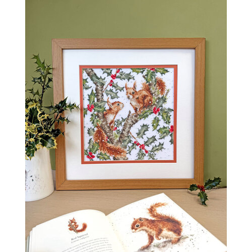 Bothy Threads Borduurpakket Hannah Dale - Under The Holly Boughs - Bothy Threads