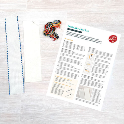 The Crafty Kit Company - Borduurpakket Boekenlegger - Seaside - The Crafty Kit Company The Crafty Kit Company - Borduurpakket Boekenlegger - Seaside - The Crafty Kit Company
