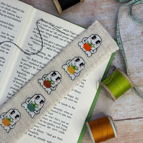 The Crafty Kit Company - Borduurpakket Boekenlegger - Pumpkin Ghosts - The Crafty Kit Company The Crafty Kit Company - Borduurpakket Boekenlegger - Pumpkin Ghosts - The Crafty Kit Company