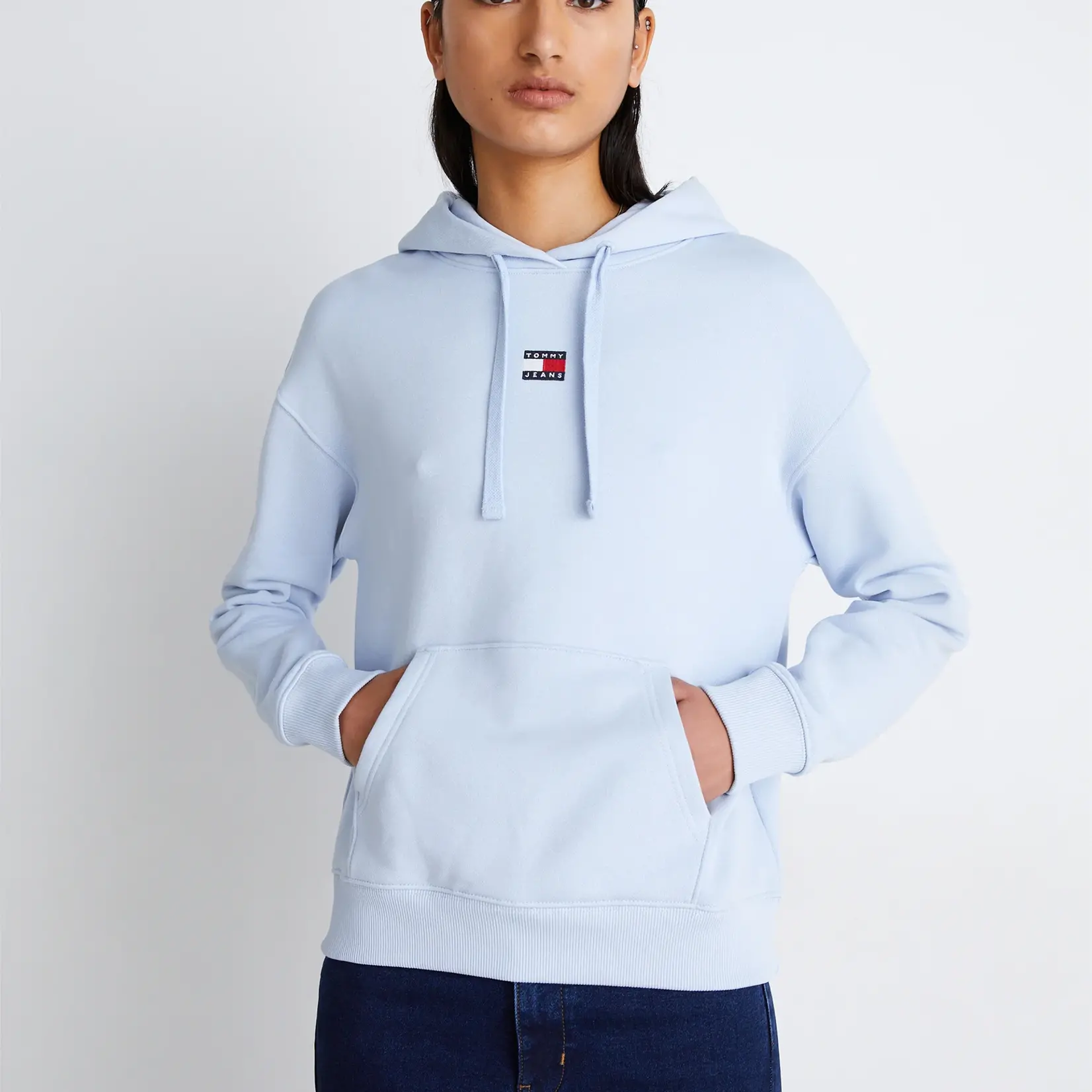 TOMMY JEANS W TJ CENTER BADGE HOODIE