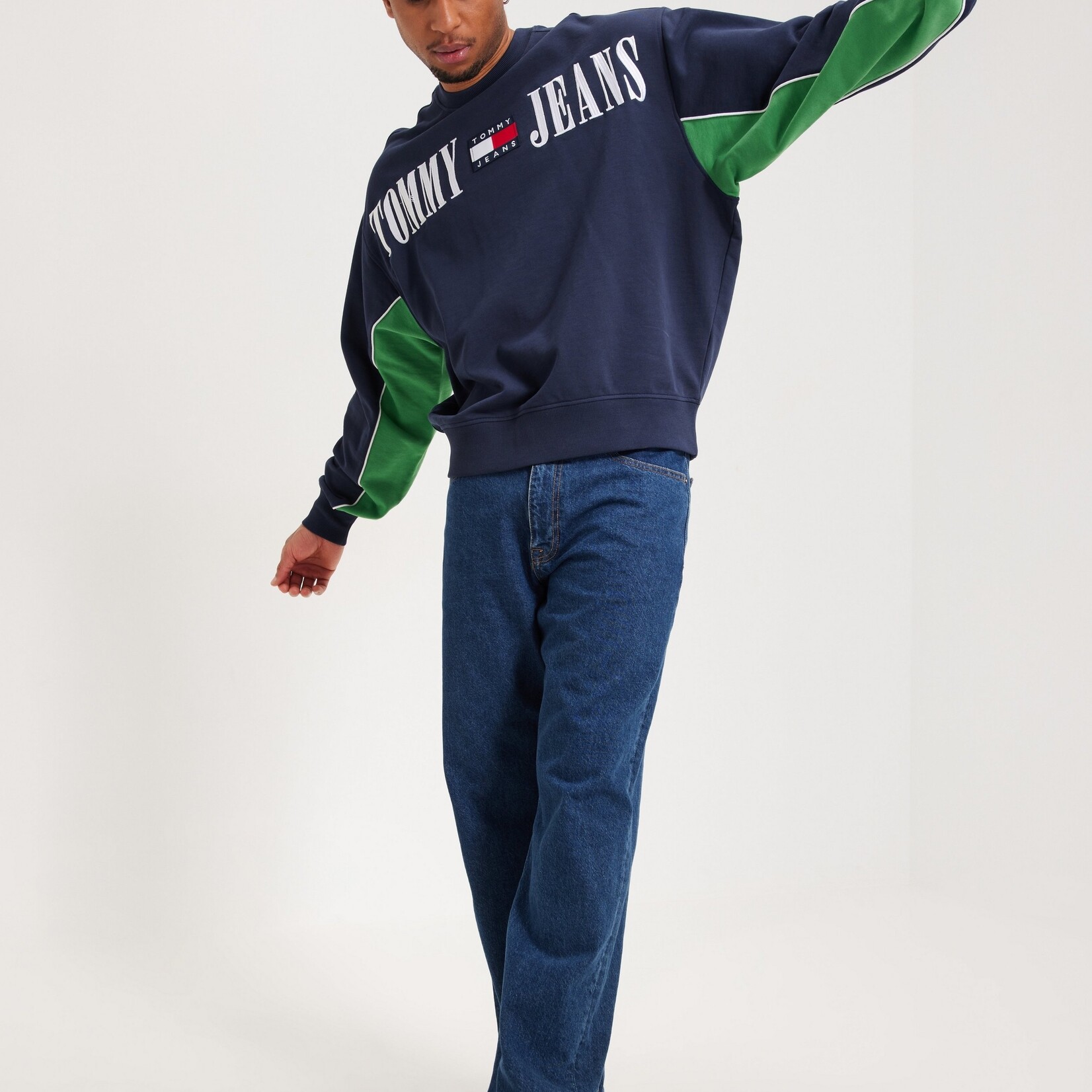 TOMMY JEANS TJ BOXY ARCHIVE CREW
