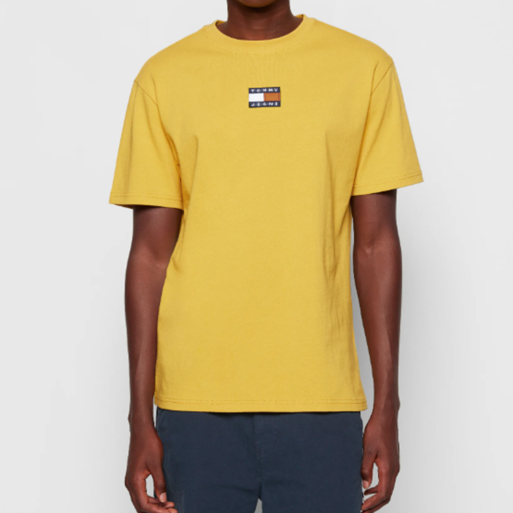 TOMMY JEANS TJ TOMMY BADGE TEE