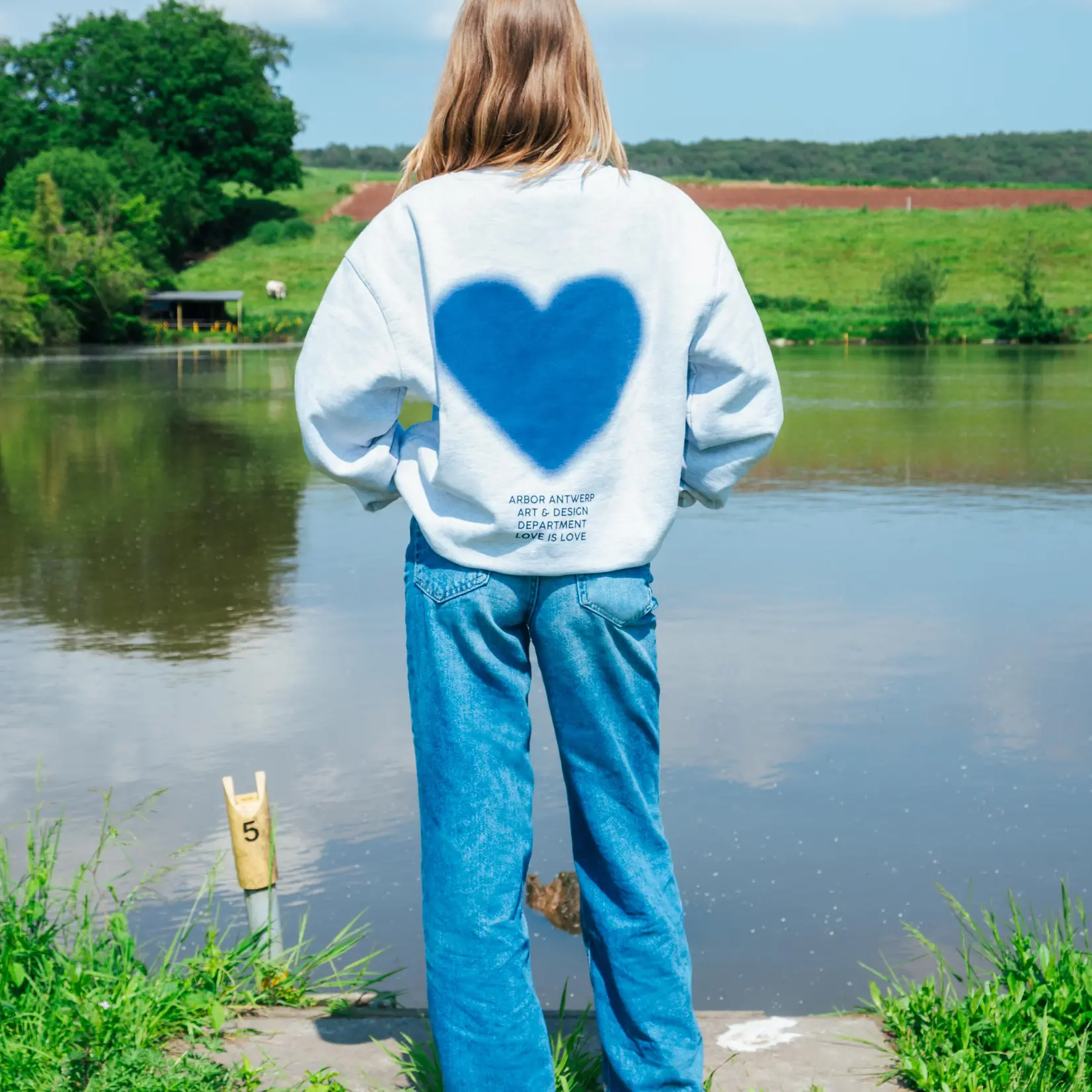 ARBOR ANTWERP ARBOR FADED HEART CREWNECK