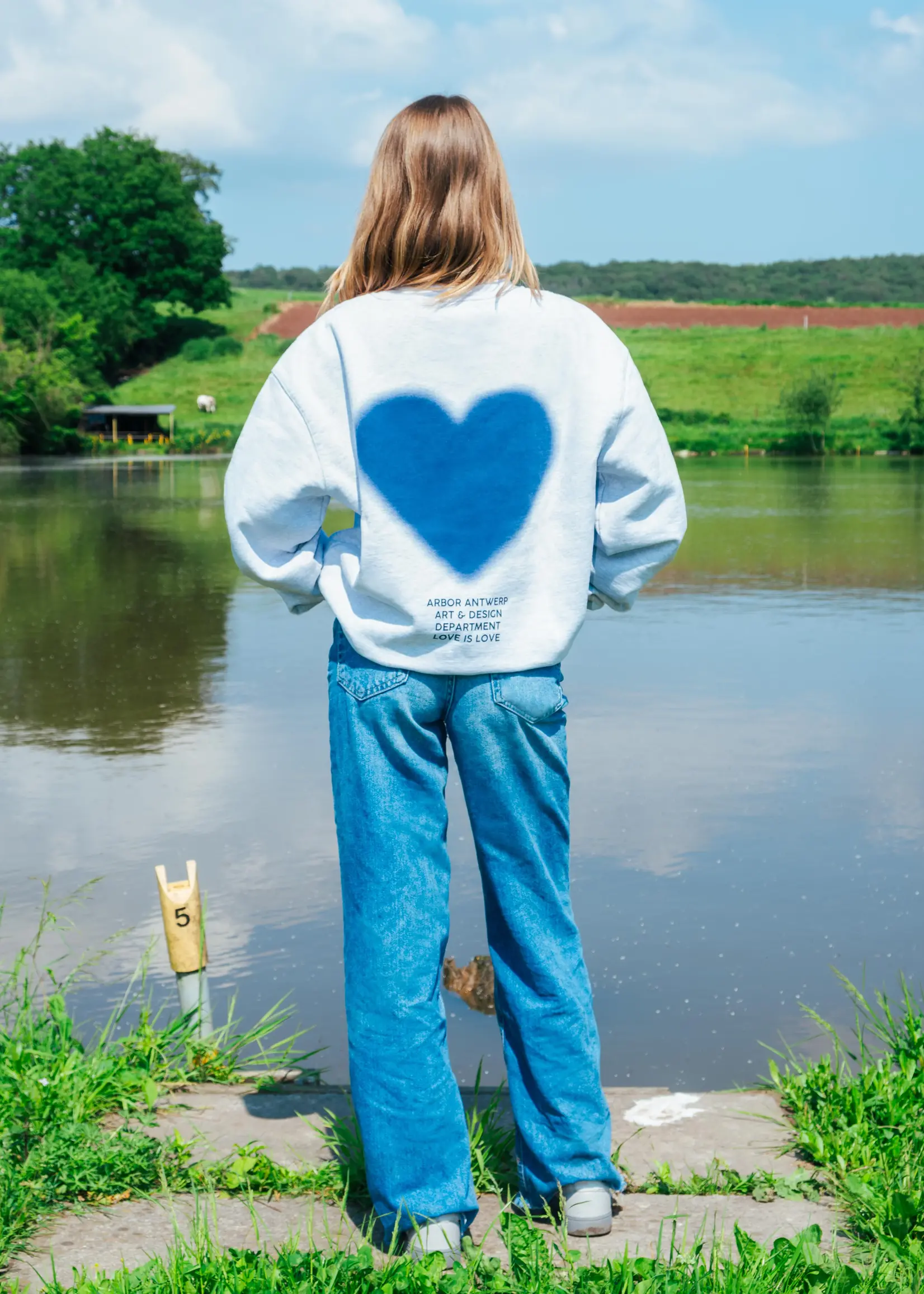 ARBOR ANTWERP ARBOR FADED HEART CREWNECK