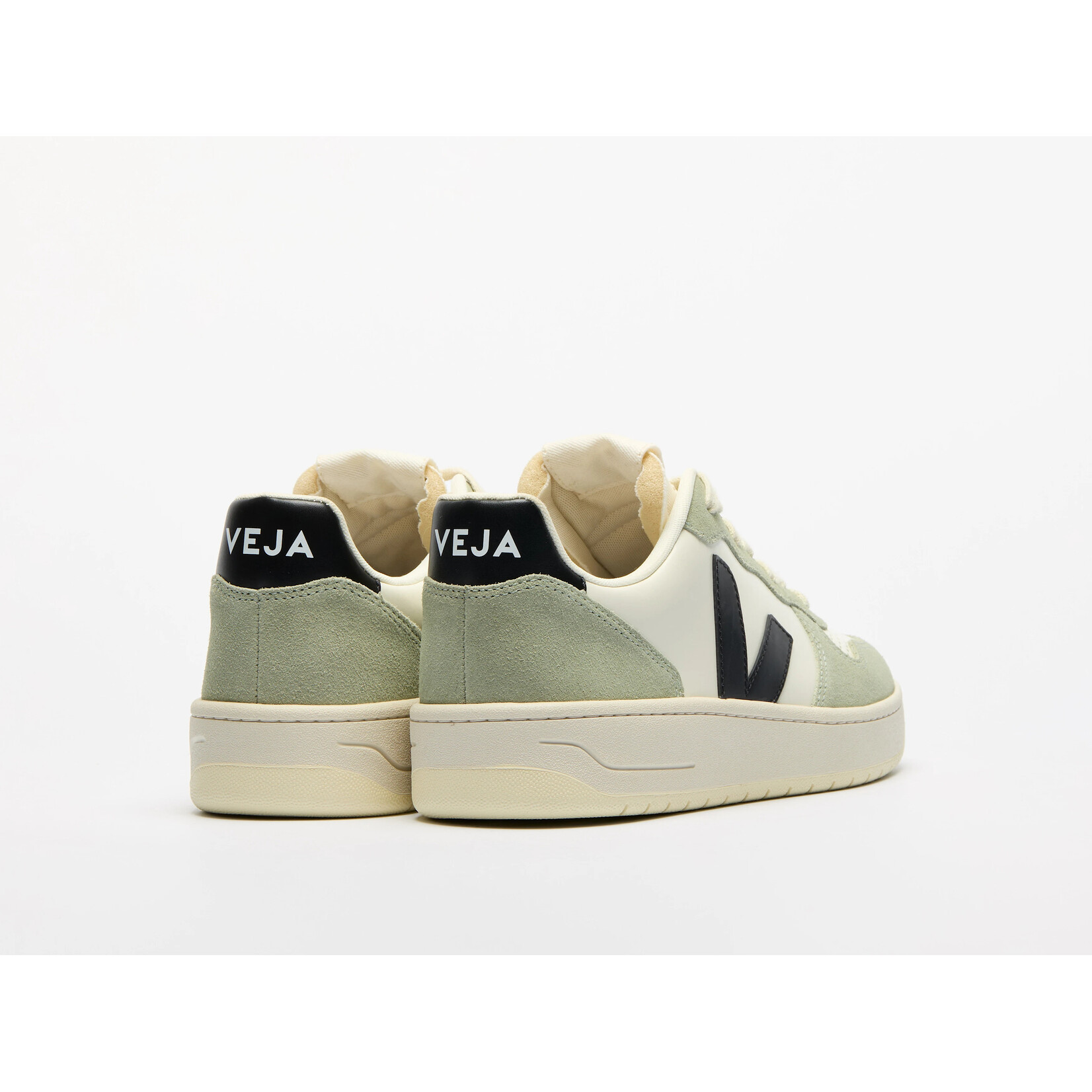VEJA VEJA V-10 LEATHER