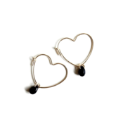GNOES AMSTERDAM GNOES Oorbellen | Hartvormige oorringen met zwarte druppel | Goldfilled | 2554