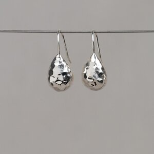 JEH JEWELS JEH JEWELS Oorbellen | Oorhanger zilver hamerslag druppel