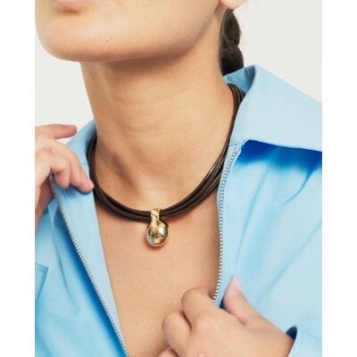 UNOde50 UNOde50 Ketting | Korte Leren Ketting met meerdere strengen en een grote bol | COL2046MARORO