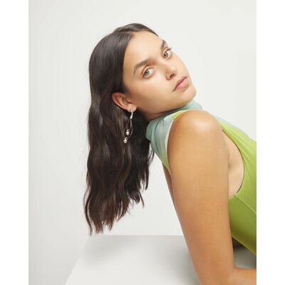 UNOde50 UNOde50 Oorbellen | Lange oorbellen met leren details en een bolvormig accent | PEN1061MTL