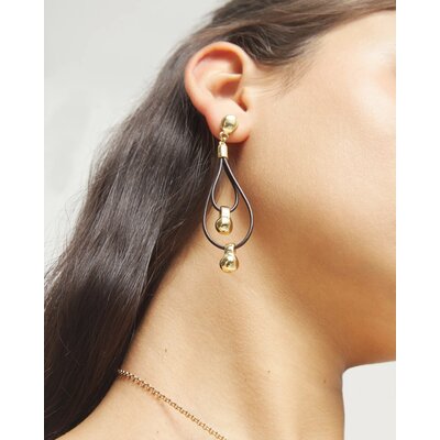 UNOde50 UNOde50 Oorbellen | Lange oorbellen met leren details en een bolvormig accent | Verguld | PEN1061MARORO
