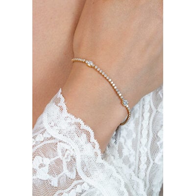 ZINZI ZINZI Armband | Vergulde tennisarmband bezet met witte zirkonia’s in verfijnde rijzetting, afgewisseld met drie grotere witte zirkonia's in chatonzetting | ZIA2894Y
